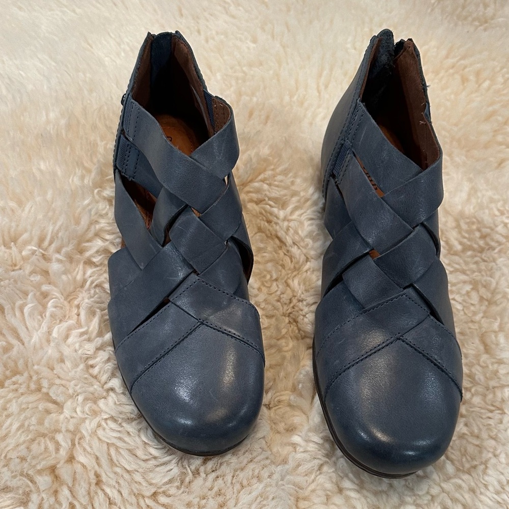 COBB HILL LAUREL WOVEN BOOTIE